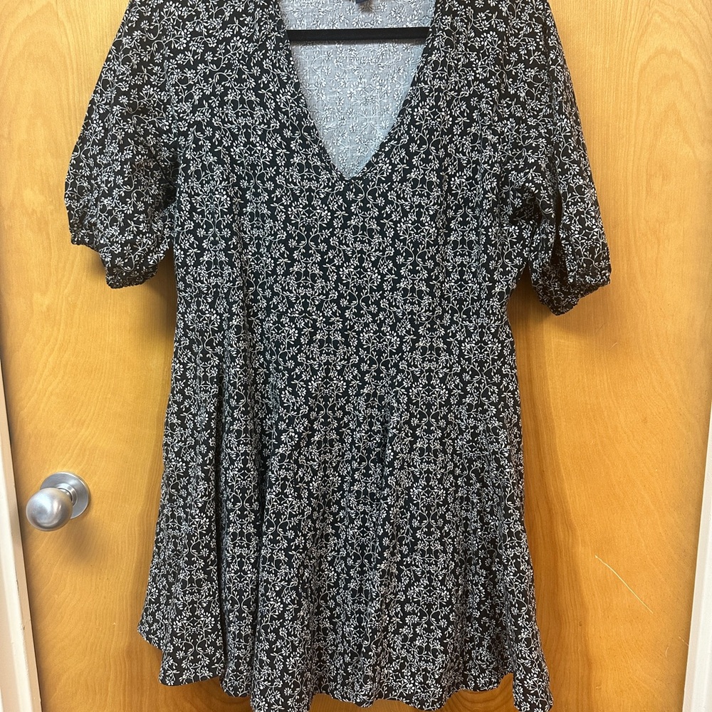 Universal Thread Black Floral Puff Sleeve Mini Dress